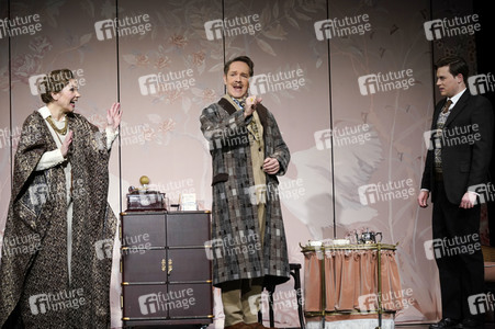 Theaterprobe 'Knapp daneben ist auch vorbei - Die Diva der falschen Töne' in Berlin