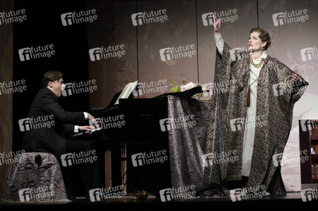 Theaterprobe 'Knapp daneben ist auch vorbei - Die Diva der falschen Töne' in Berlin