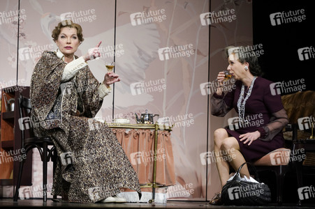Theaterprobe 'Knapp daneben ist auch vorbei - Die Diva der falschen Töne' in Berlin