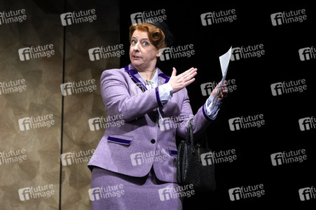 Theaterprobe 'Knapp daneben ist auch vorbei - Die Diva der falschen Töne' in Berlin