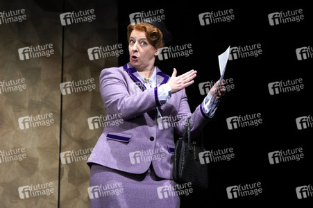 Theaterprobe 'Knapp daneben ist auch vorbei - Die Diva der falschen Töne' in Berlin