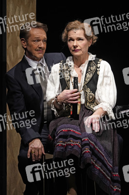 Theaterprobe 'Knapp daneben ist auch vorbei - Die Diva der falschen Töne' in Berlin