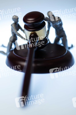 Symbolfoto Richterhammer und Auktionshammer