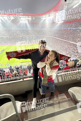 Maximilian Seitz und Ronja Forcher beim Bundesliga-Spiel FC Bayern vs. TSG Hoffenheim in München