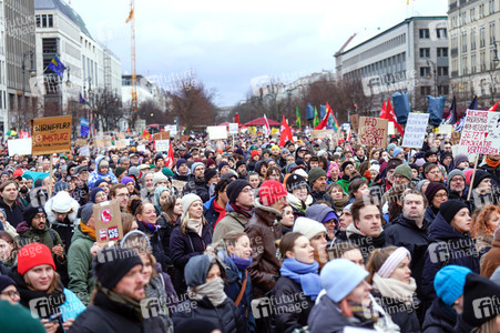 Kundgebung gegen die AfD am Brandenburger Tor in Berlin