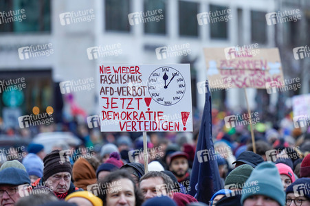 Kundgebung gegen die AfD am Brandenburger Tor in Berlin