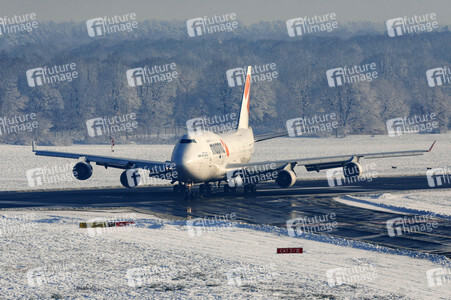 Winterdienst auf dem Flughafen Köln/Bonn