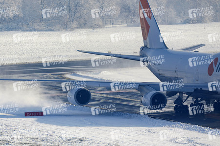 Winterdienst auf dem Flughafen Köln/Bonn