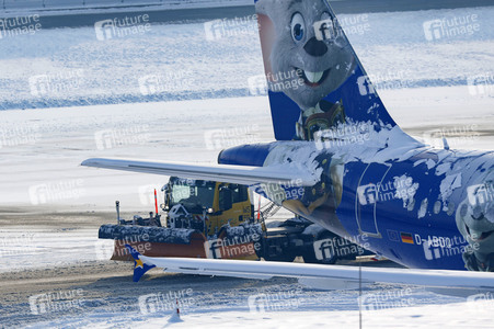 Winterdienst auf dem Flughafen Köln/Bonn