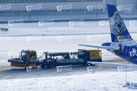 Winterdienst auf dem Flughafen Köln/Bonn