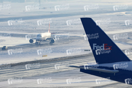 Winterdienst auf dem Flughafen Köln/Bonn