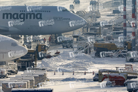 Winterdienst auf dem Flughafen Köln/Bonn