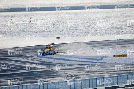 Winterdienst auf dem Flughafen Köln/Bonn