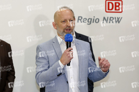 Präsentation der Karnevals S-Bahn für die Session 2024 in Köln