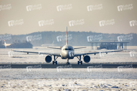 Winterdienst auf dem Flughafen Köln/Bonn
