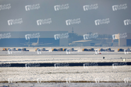 Winterdienst auf dem Flughafen Köln/Bonn