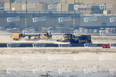 Winterdienst auf dem Flughafen Köln/Bonn