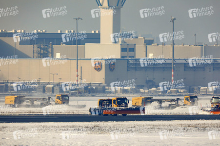 Winterdienst auf dem Flughafen Köln/Bonn