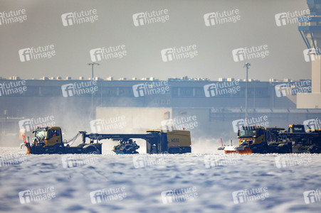 Winterdienst auf dem Flughafen Köln/Bonn