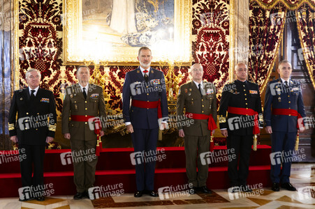 König Felipe von Spanien empfängt Offiziere in Madrid