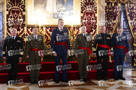 König Felipe von Spanien empfängt Offiziere in Madrid