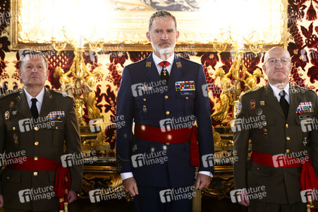 König Felipe von Spanien empfängt Offiziere in Madrid