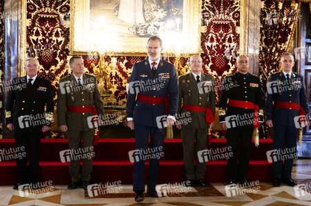 König Felipe von Spanien empfängt Offiziere in Madrid