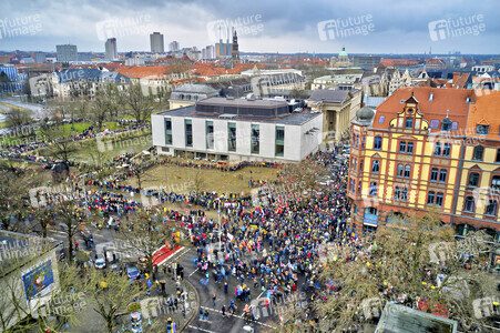 Bunt statt Braun-Demonstration in Hannover