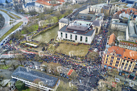 Bunt statt Braun-Demonstration in Hannover