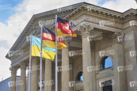 Beflaggung zum 2. Jahrestag des Kriegsbeginns in Hannover