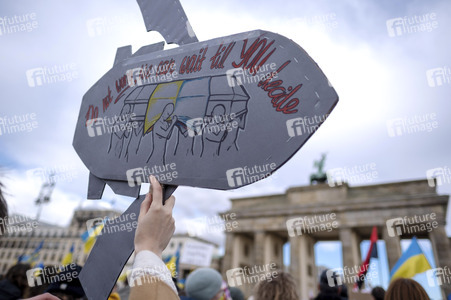 Demonstration zum 2. Jahrestag des Kriegsbeginns in Berlin