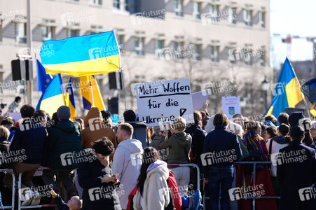Demonstration zum 2. Jahrestag des Kriegsbeginns in Berlin