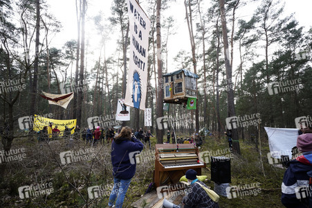 Protestcamp gegen die Erweiterungspläne des Tesla-Werks in Grünheide
