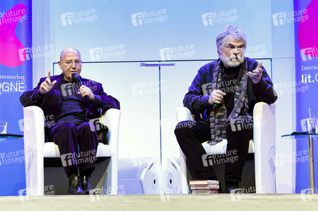 Gregor Gysi und Hans-Dieter Schütt auf der lit.Cologne 2024 in Köln