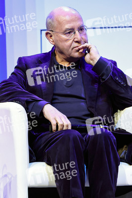 Gregor Gysi und Hans-Dieter Schütt auf der lit.Cologne 2024 in Köln