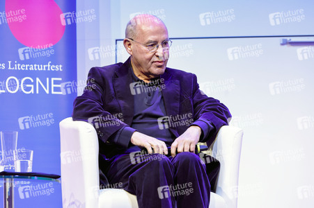 Gregor Gysi und Hans-Dieter Schütt auf der lit.Cologne 2024 in Köln