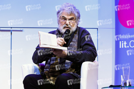 Gregor Gysi und Hans-Dieter Schütt auf der lit.Cologne 2024 in Köln