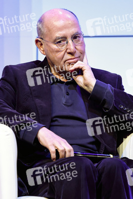 Gregor Gysi und Hans-Dieter Schütt auf der lit.Cologne 2024 in Köln