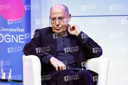 Gregor Gysi und Hans-Dieter Schütt auf der lit.Cologne 2024 in Köln