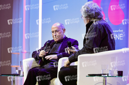 Gregor Gysi und Hans-Dieter Schütt auf der lit.Cologne 2024 in Köln