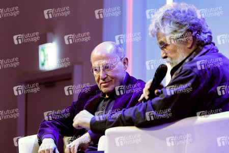 Gregor Gysi und Hans-Dieter Schütt auf der lit.Cologne 2024 in Köln