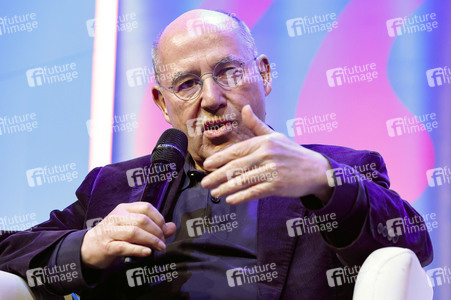 Gregor Gysi und Hans-Dieter Schütt auf der lit.Cologne 2024 in Köln