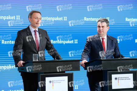 Pressekonferenz zum Rentenpaket II in Berlin