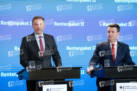 Pressekonferenz zum Rentenpaket II in Berlin