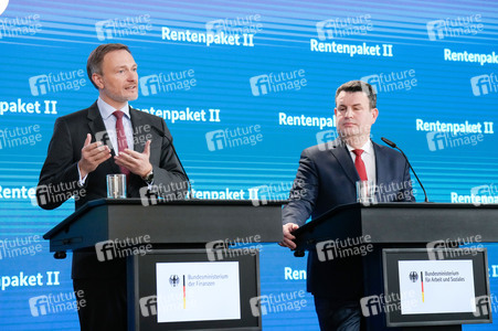 Pressekonferenz zum Rentenpaket II in Berlin