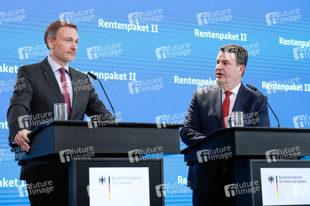 Pressekonferenz zum Rentenpaket II in Berlin