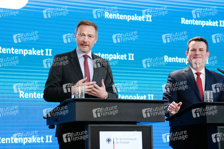 Pressekonferenz zum Rentenpaket II in Berlin