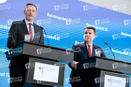 Pressekonferenz zum Rentenpaket II in Berlin