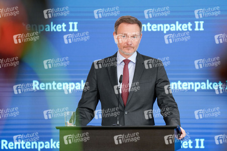 Pressekonferenz zum Rentenpaket II in Berlin