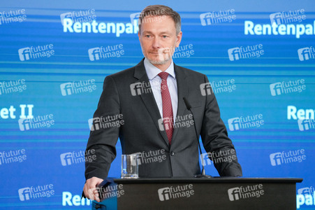 Pressekonferenz zum Rentenpaket II in Berlin